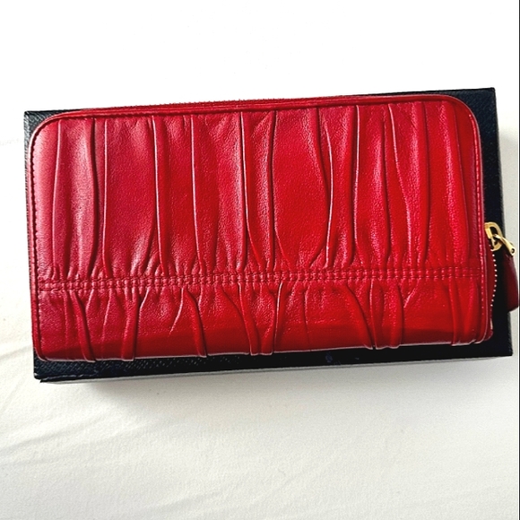 PRADA AUTHENTIC NAPPA GAUFRE ZIP AROUND LEATHER WALLET W/BOX & COA EUC - Picture 4 of 11